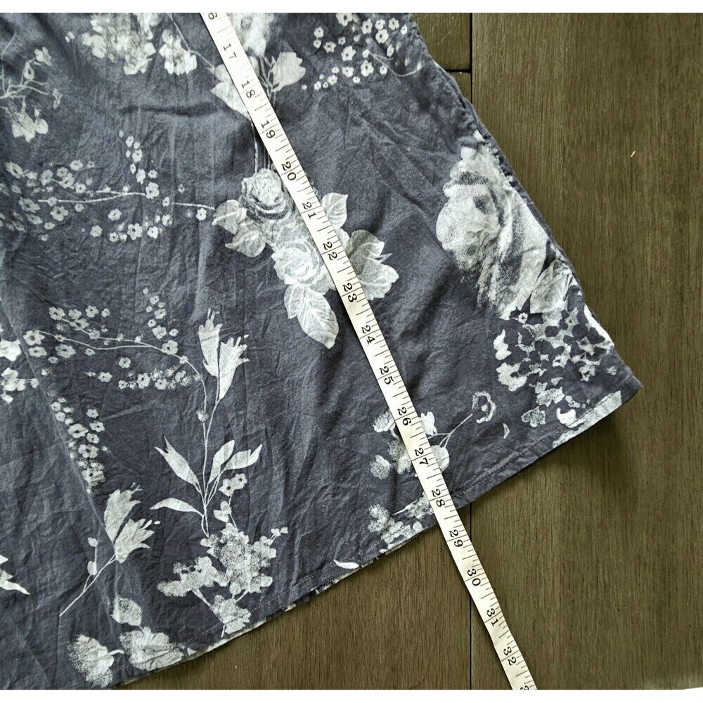 Soft Surroundings Tuberosa Tunic Top Med Gray Floral Roll Tab Sleeve Pin Tuck - Picture 5 of 8